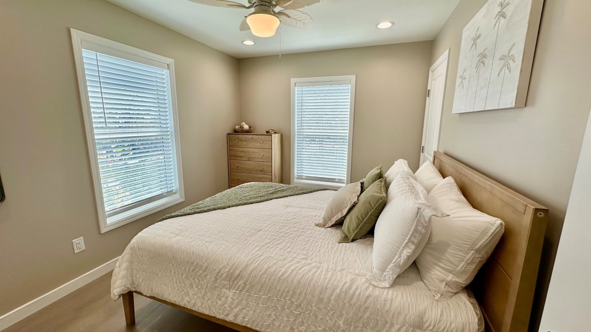 Queen bedroom with green bedding